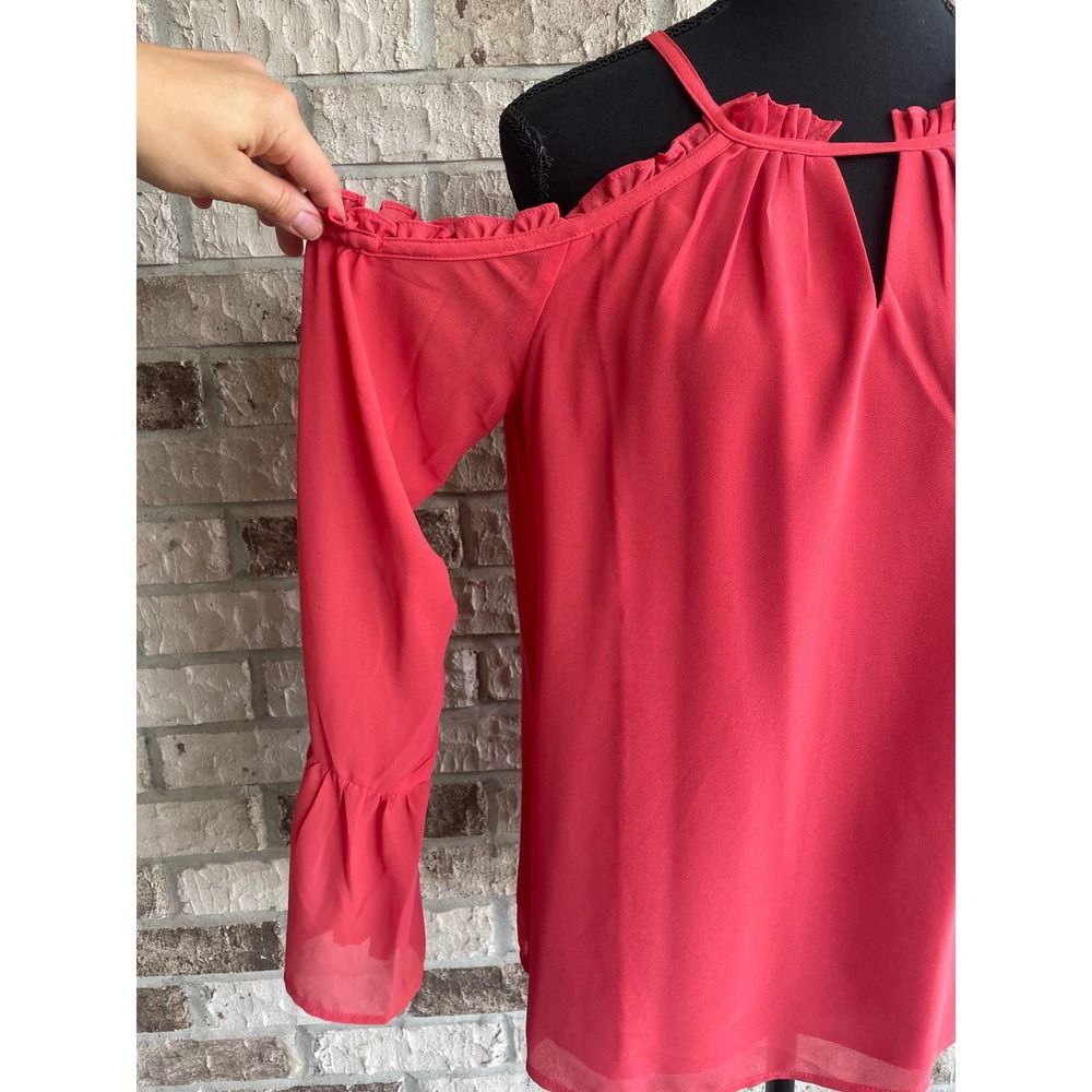 Lucky Brand Cold Shoulder Pleated Neck Peasant Top - Picture 3 of 5
